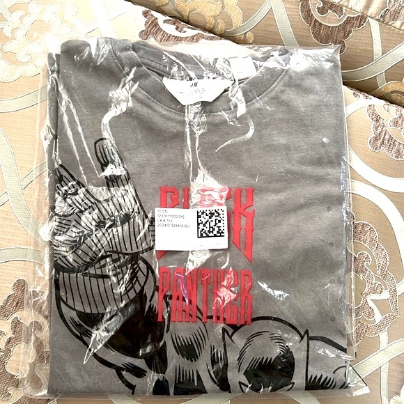 H&M-Marvel-Black Panther-Loose Fit Short Sleeve T Shirt-NWT-Sealed  Pkg-Sz 8-10 - Picture 2 of 4